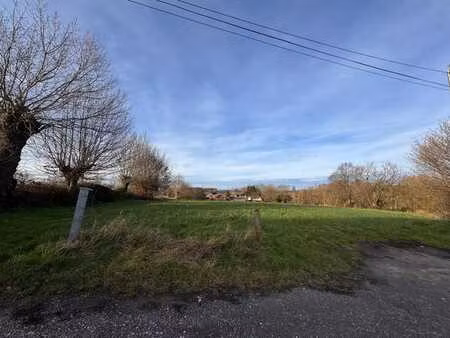terrain de 37 ares possibilité de diviser en 2 lots