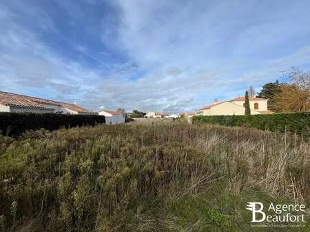 vente terrain au fenouiller (85800) : à vendre / 1077m² le fenouiller