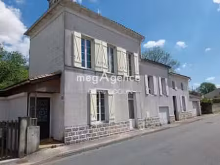 vente maison à jonzac (17500) : à vendre / 196m² jonzac