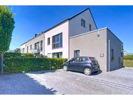 spacieux appartement 2ch. au rez-de-chaussée avec jardin