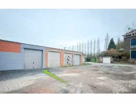 grand garage a louer a haine saint pierre!
