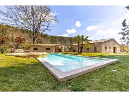 a vendre propriete en pierres avec grande piscine saumane de vaucluse
