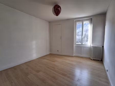 proche parc thermal et commerces