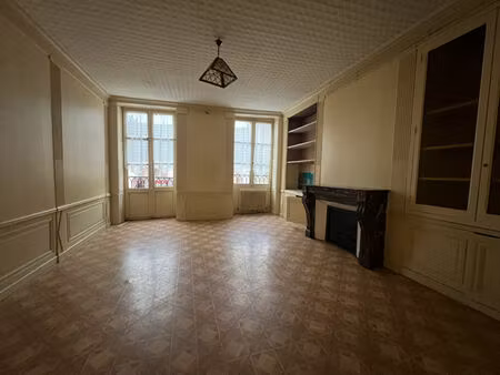 appartement en plein centre-ville de la ferté-sous-jouarre
