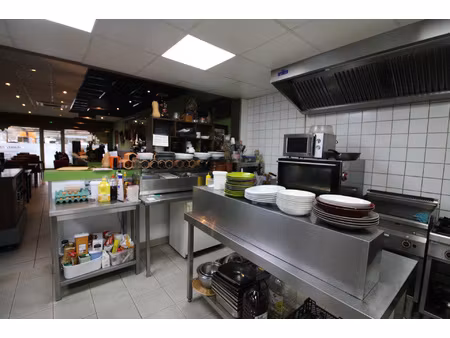 murs et fonds de commerce restaurant de 100 m2.