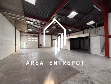 local mixte avec visibilité autoroutière