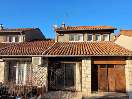 maison mitoyenne avec jardin et garage. centre de vals-près-le-puy
