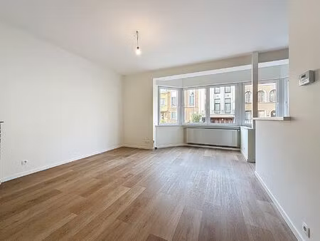 appartement à louer à avenue du fusain 35 laeken (vbd65439)