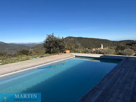 villa 4 faces avec piscine et plus de 3 3 hectares de terrai