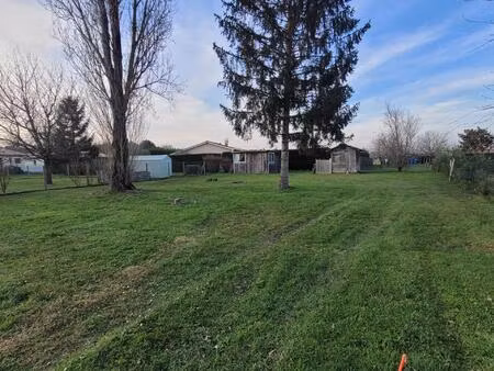 terrain constructible environ 770 m² à proximité des commerces