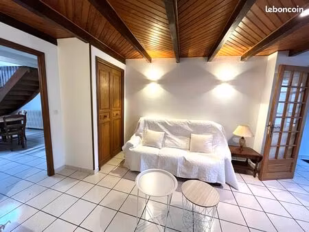 location maison de village