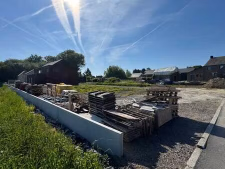 terrain idéalement situé avec permis obtenu