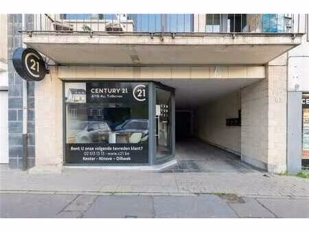 fantastisch gelegen handelspand op drukke steenweg