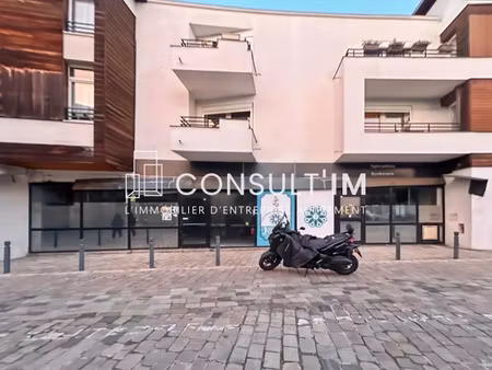 location locaux professionnels 217 m² à nanterre (92000)  3 536 €