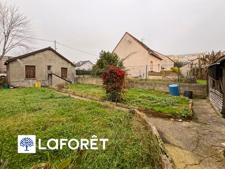 maison individuelle en prefabriquee ossature bois à rénover plain-pied avec jardin et dépe