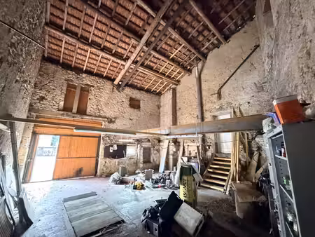 maison de village avec sa grange attenante