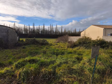 axe 4 voies la rochelle / niort  terrain à vendre de 524m²
