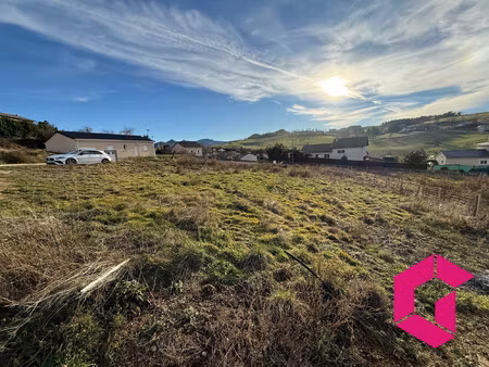 terrain constructible proche centre-ville yssingeaux !