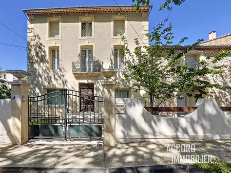 maison bourgeoise de 328m2 avec piscine  garage et apparteme