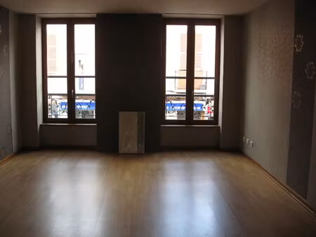 f4 104 m² 1er étage + terrasse + cave