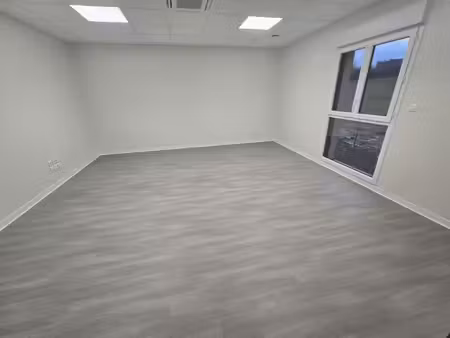 cabinet dans maison de santé de 26 60m2 avec place parking d