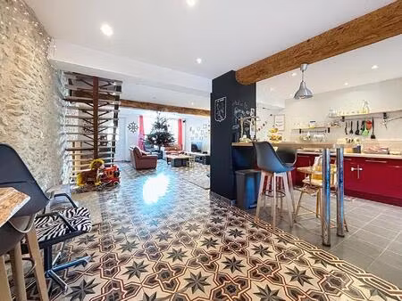 maison renovée et hangar