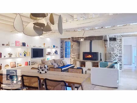 un cocon de charme au coeur des ruelles de saint-suliac  4 chbres  garage et patio !