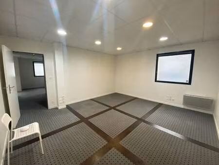 location bureaux et commerces à taden (22100) : à louer / 51m² taden