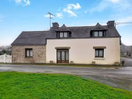 en pleine campagne dans un petit hameau calme.