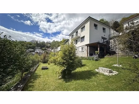 belle maison rénovée sur les hauteurs de la ville