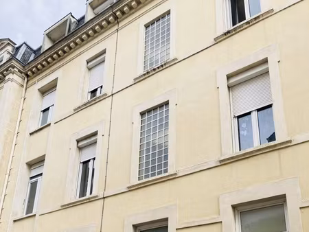 local professionnel avec acces ascenceur