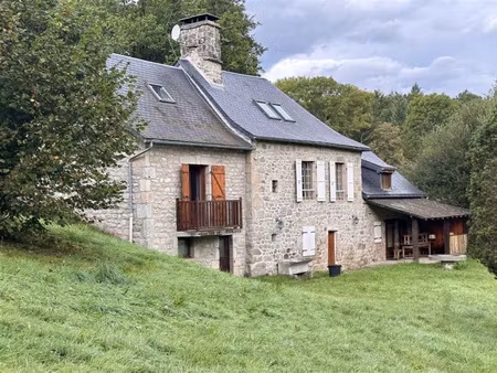 superbe moulin restauré sur plus d'un hectare