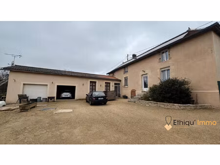 ancienne ferme au bord de la voire