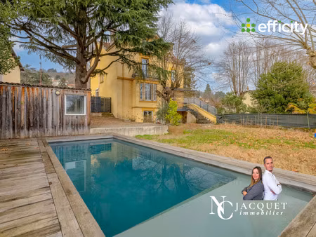 maison 9 pièces - 207 m²