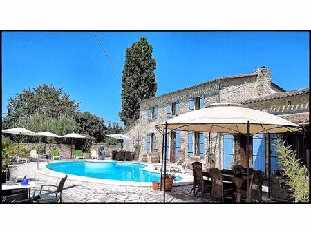 une rénovation élégante et stylée d'une maison de campagne e