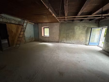 draillant - plateau à aménager de 85m² avec jardin  cave et 2 places de stationnents