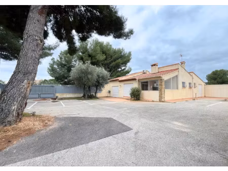 maison / local professionnel emplacement stratégique sai