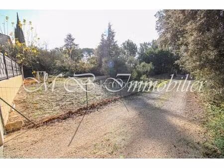 terrain de 649 m² à la bastidonne