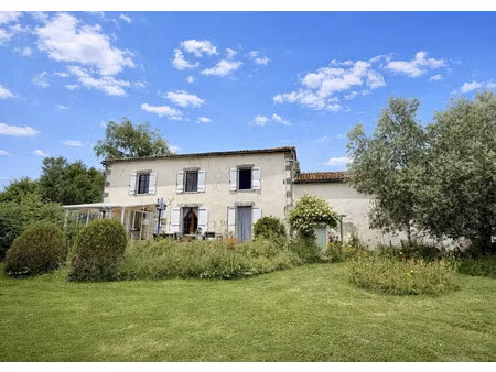 vente maison 7 pièces 189 m² le bouchage (16350)