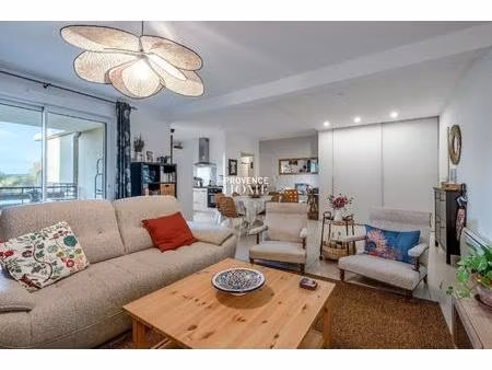 a vendre appartement avec terrasse et vue oppede luberon provence