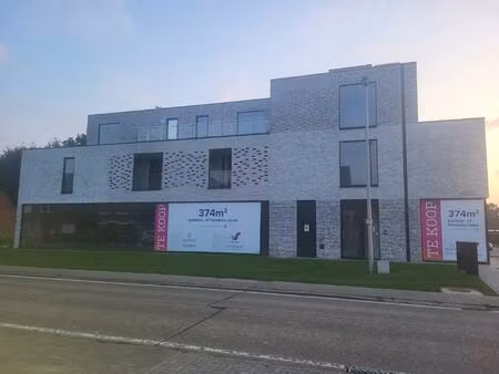 kantoor of handelsgelijkvloers (374m²) in het centrum van ham