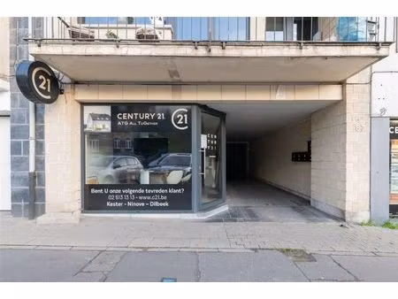 fantastisch gelegen handelspand op drukke steenweg