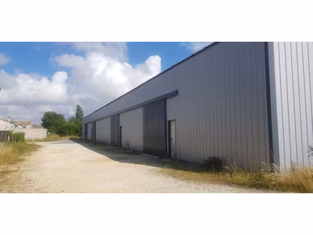 local professionnel à louer le chateau d'oleron 1 pièce(s) 70m2 320€/mois ht/hc