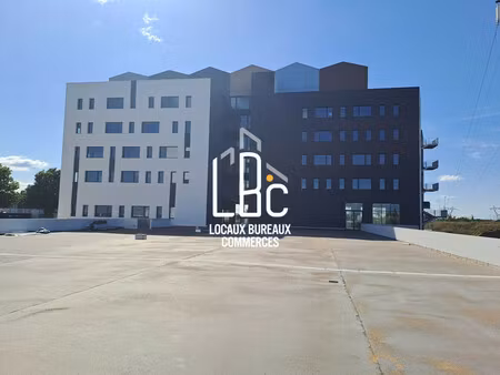 location local commercial 321m² reze 44400