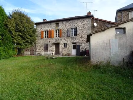 immeuble comprenant 2 logements et un local commercial loué