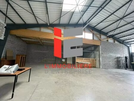 location commerce 922 m² à caudan (56850)