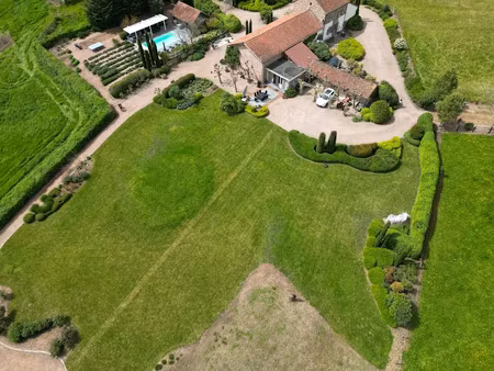 vente propriété 11 pièces 360 m² à montaiguët-en-forez (03130)  850 000 €