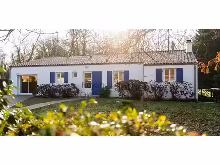 maison avec piscine et terrasse breuillet (17)