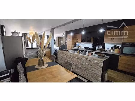 immeuble de rapport entièrement rénové en 2022 qui est composé de 7 logements