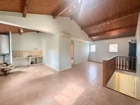 appartement t2 à fleury avec murs commerciaux